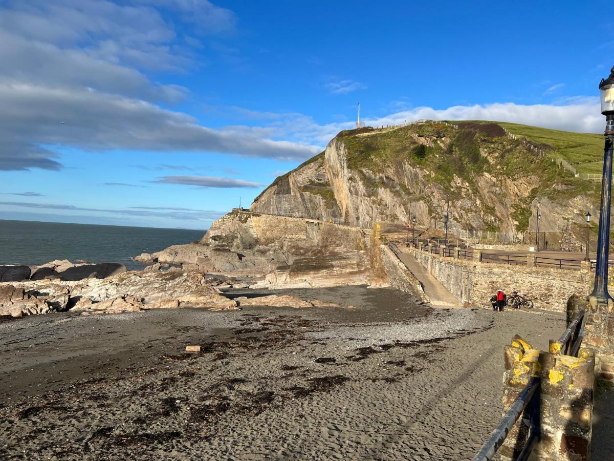 Regent Apartment - Two Bedroomed Holiday Flat Ilfracombe Bagian luar foto